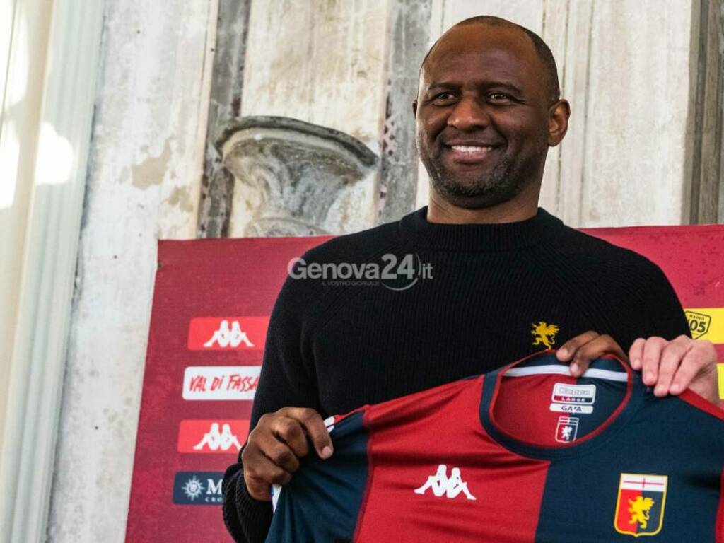 https://www.ivg.it/photogallery_new/images/2024/11/conferenza-stampa-di-presentazione-di-patrick-vieira-al-genoa-894841.large.jpg