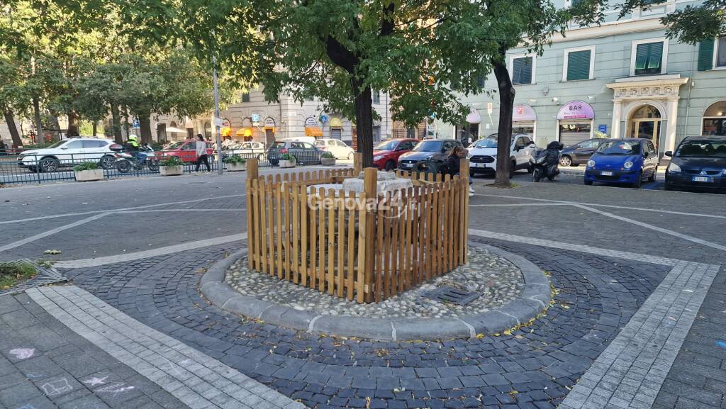 piazza manzoni palizzata fontana