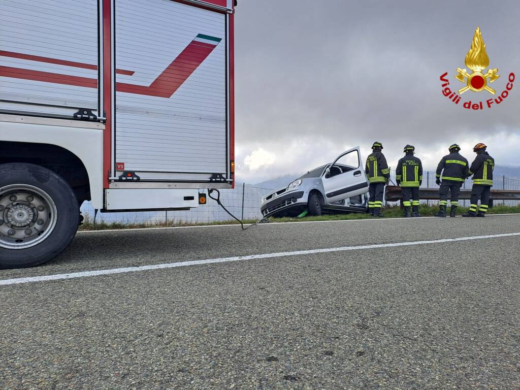 vigili del fuoco auto scarpata