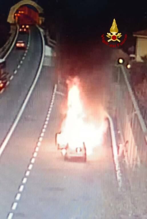 incendio auto boissano autostrada