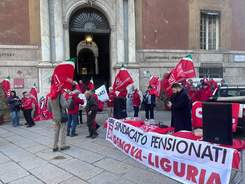 https://www.ivg.it/photogallery_new/images/2024/11/la-protesta-dei-pensionati-davanti-alla-prefettura-manifestazione-e-corteo-891938.large.jpg