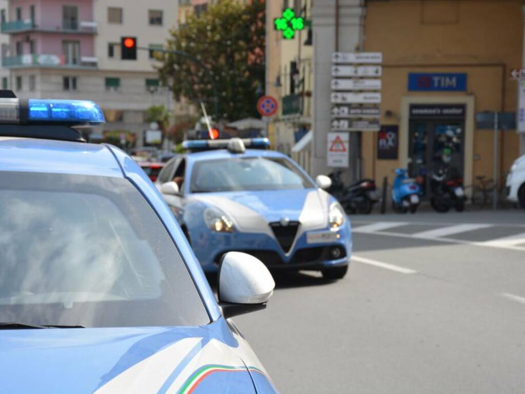 https://www.ivg.it/photogallery_new/images/2024/11/polizia-di-stato-volanti-giorno-892707.large.jpg