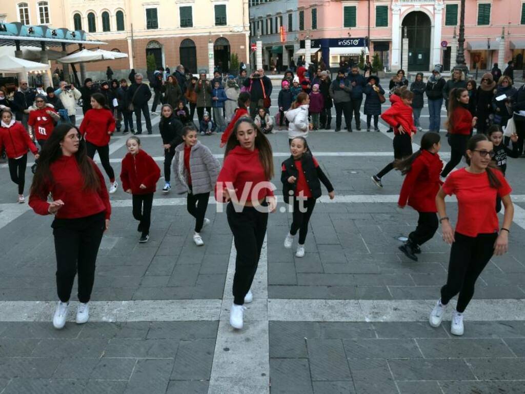 https://www.ivg.it/photogallery_new/images/2024/11/savona-flash-mob-in-piazza-sisto-contro-la-violenza-sulle-donne-894910.large.jpg