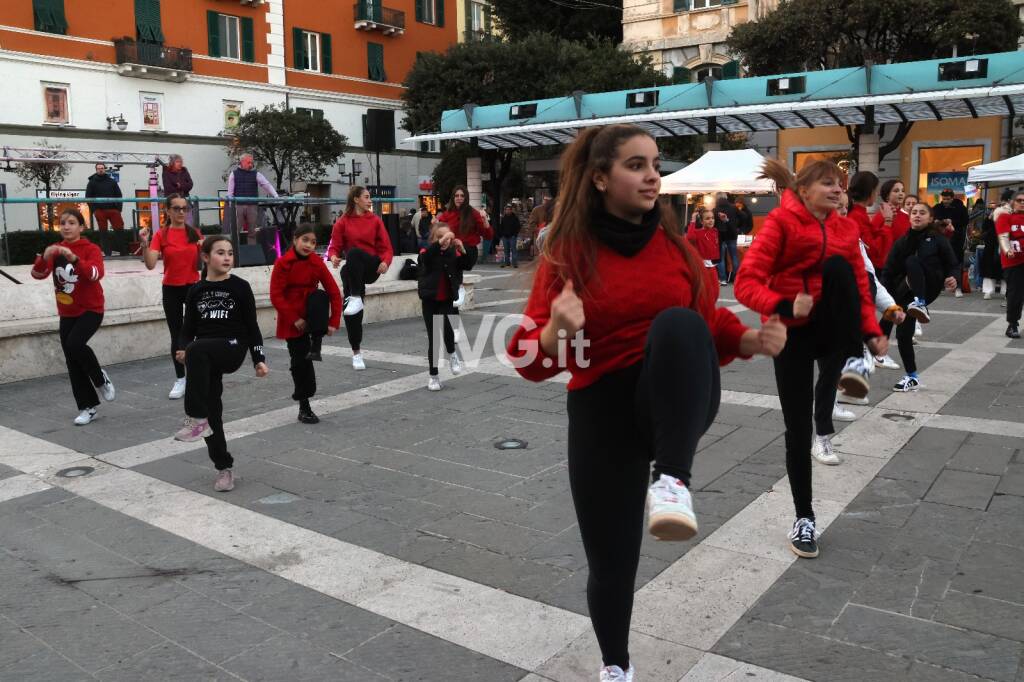 Savona, flash mob in piazza Sisto contro la violenza sulle donne